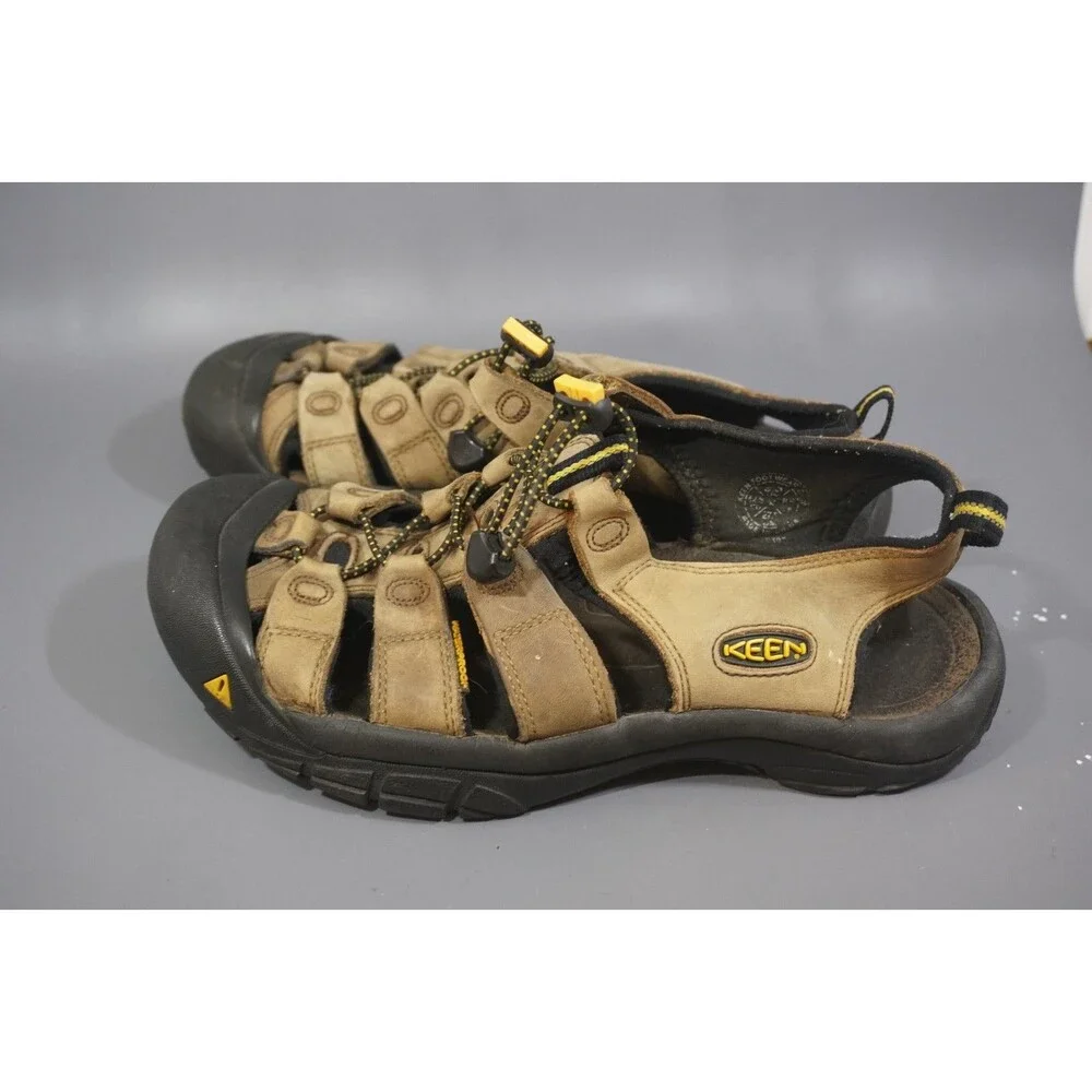 Keen Newport H2 Sandals Mens Sz 9.5 Brown Hiking Closed Toe Waterproof Gorpcore